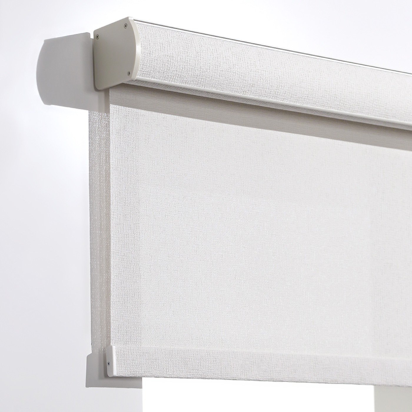 Roller blind with arc cassette